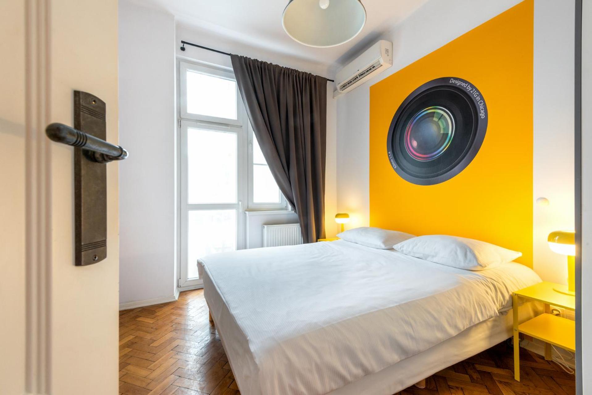One-Bedroom Apartment air condition balcony
