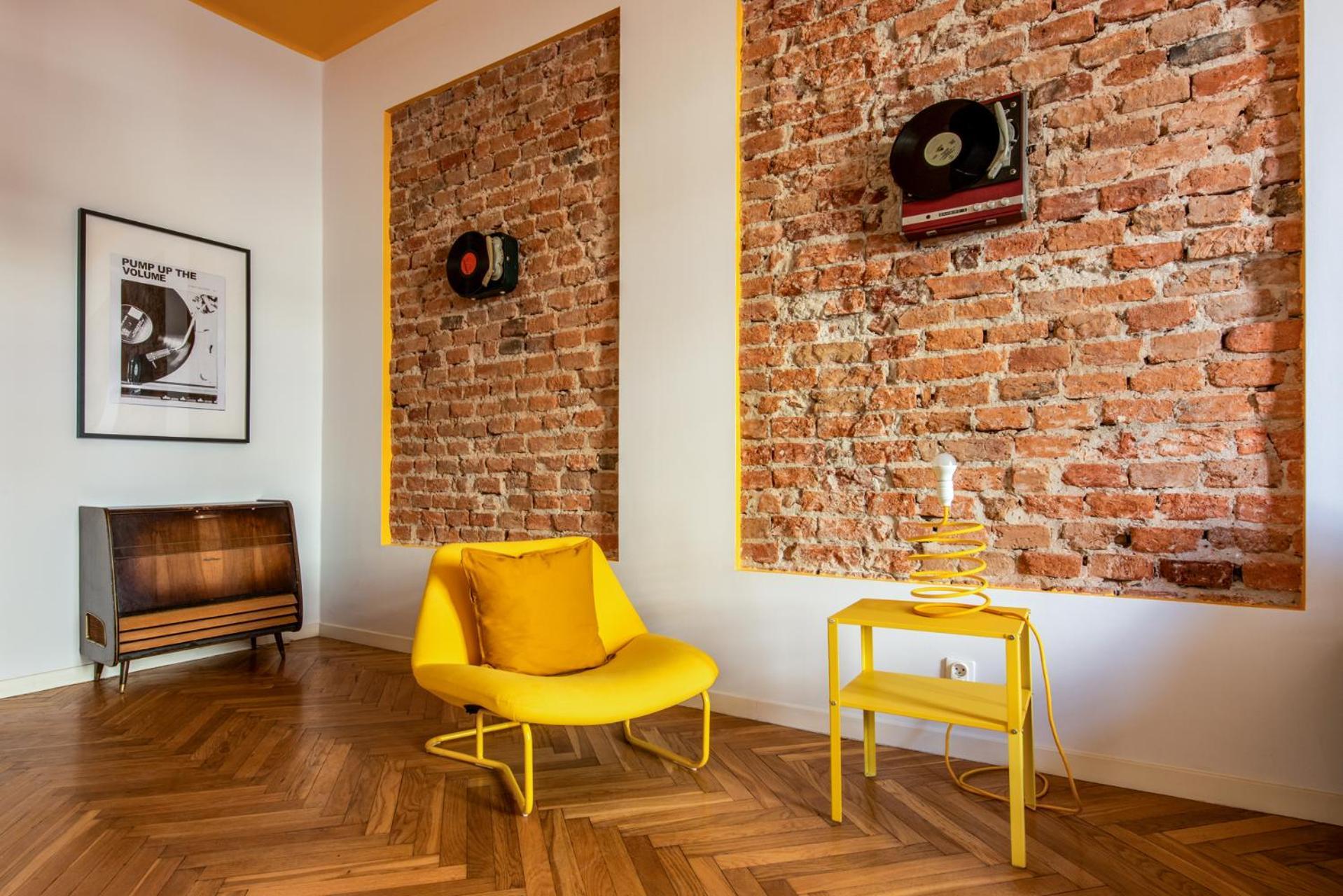 One-Bedroom Apartment air condition balcony