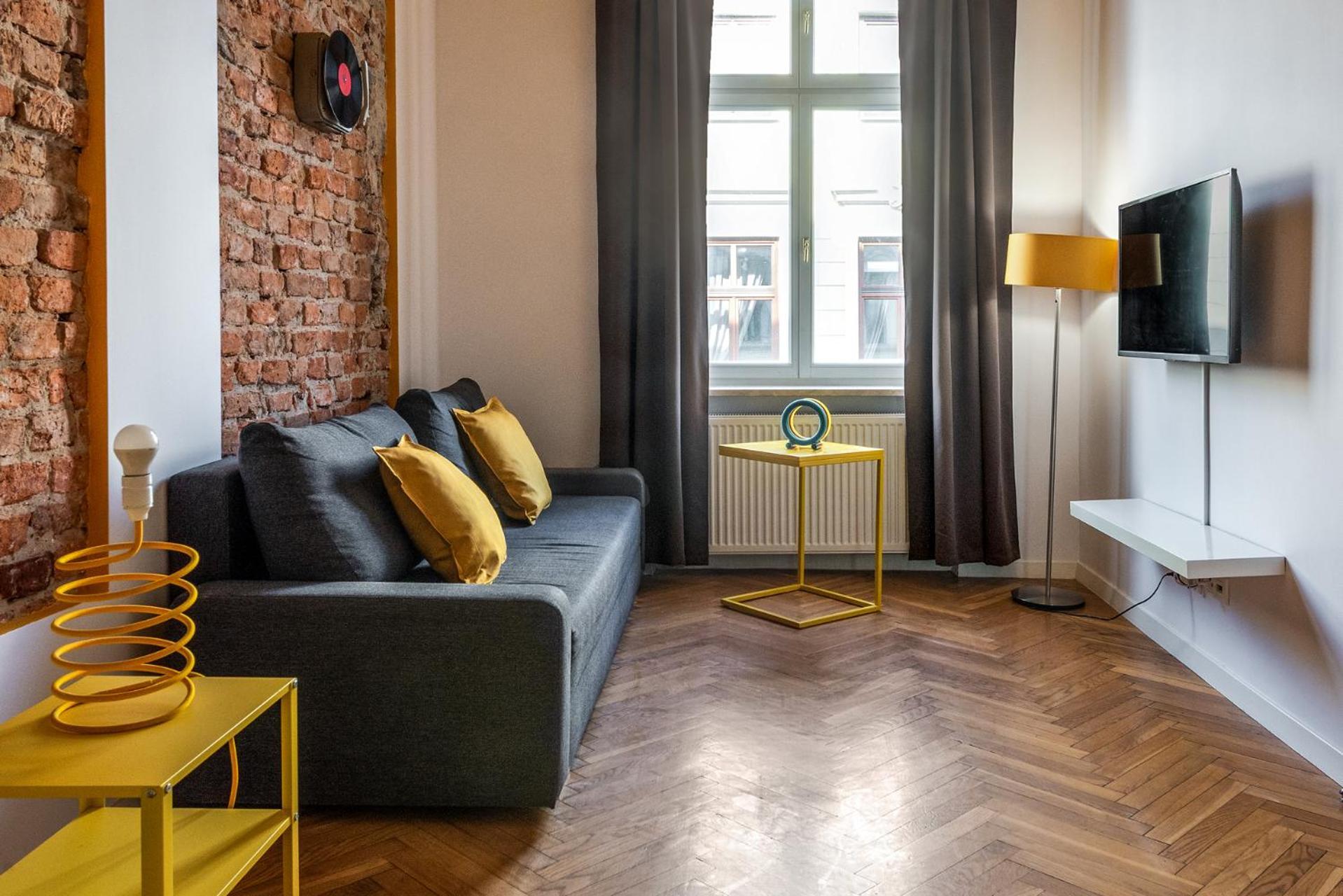 One-Bedroom Apartment air condition balcony