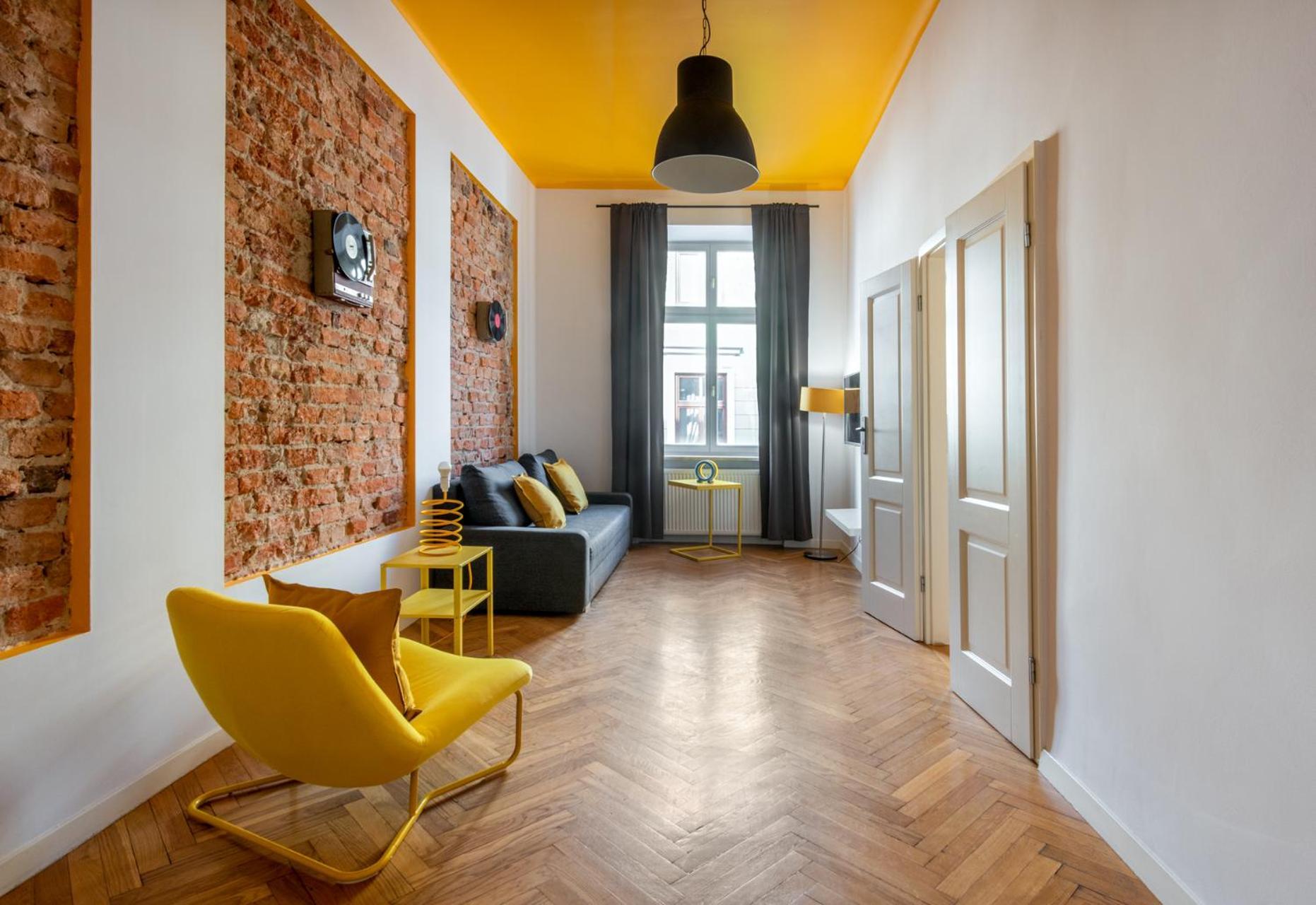 One-Bedroom Apartment air condition balcony