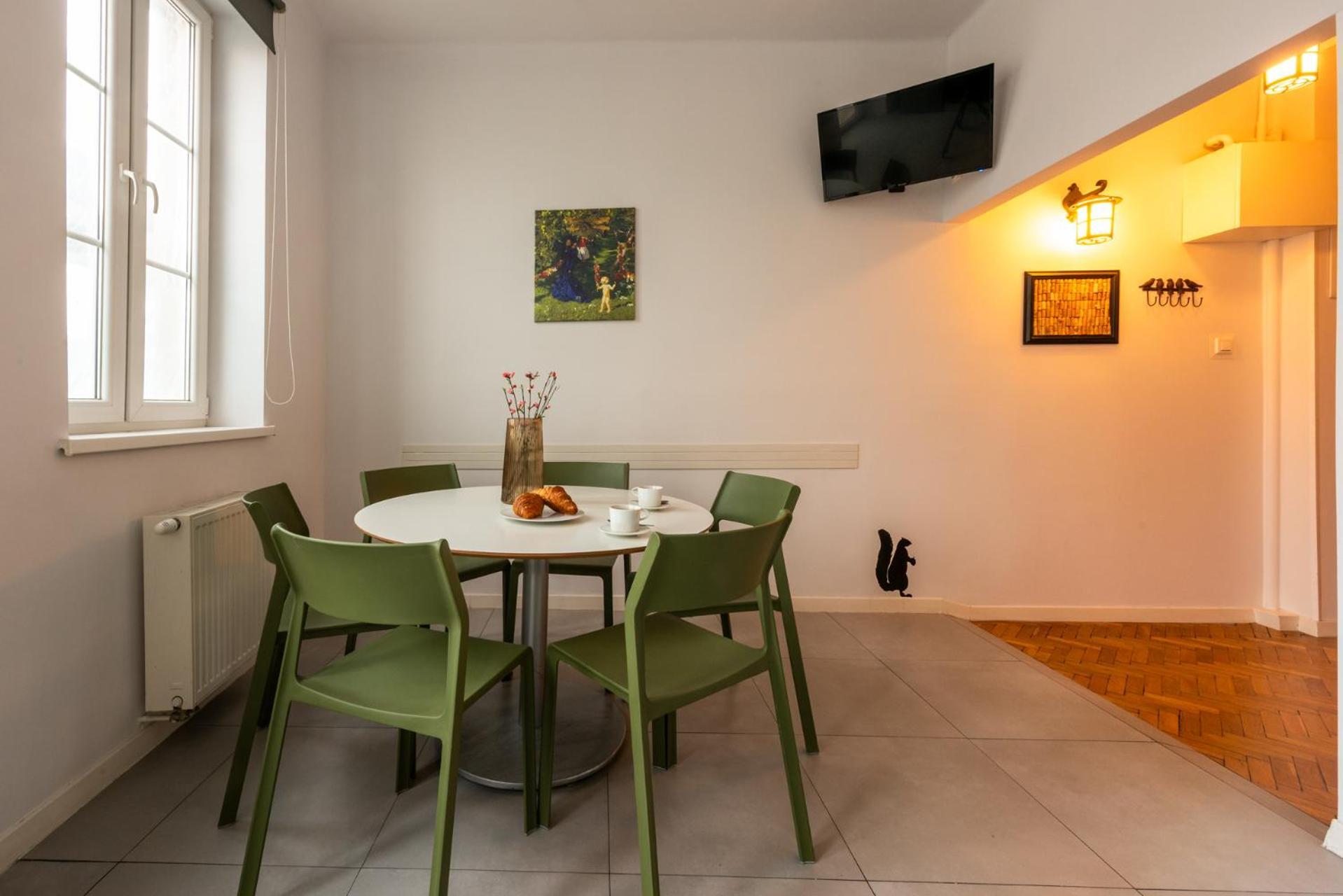 Two-Bedroom Apartment air condition balcony